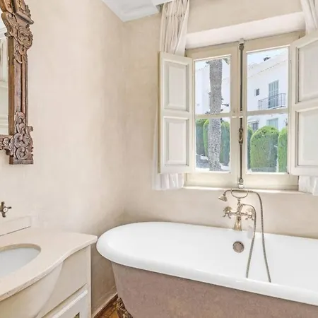 Charming Townhouse In The Heart Of The Golden Mile בית נופש מארבלה
