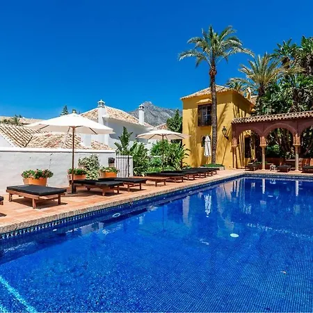 Charming Townhouse In The Heart Of The Golden Mile בית נופש