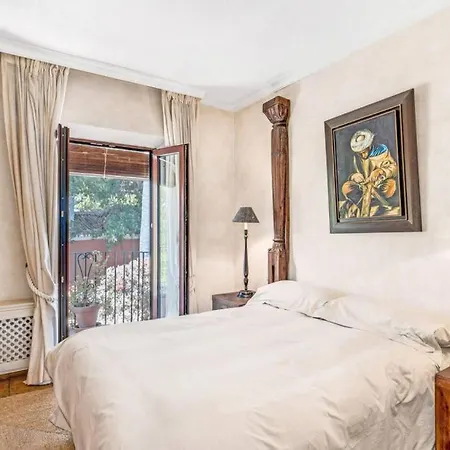 Charming Townhouse In The Heart Of The Golden Mile בית נופש